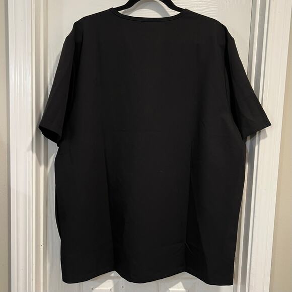 FIGS Technical Collection Scrub Top Chisec NWT - Picture 4 of 8